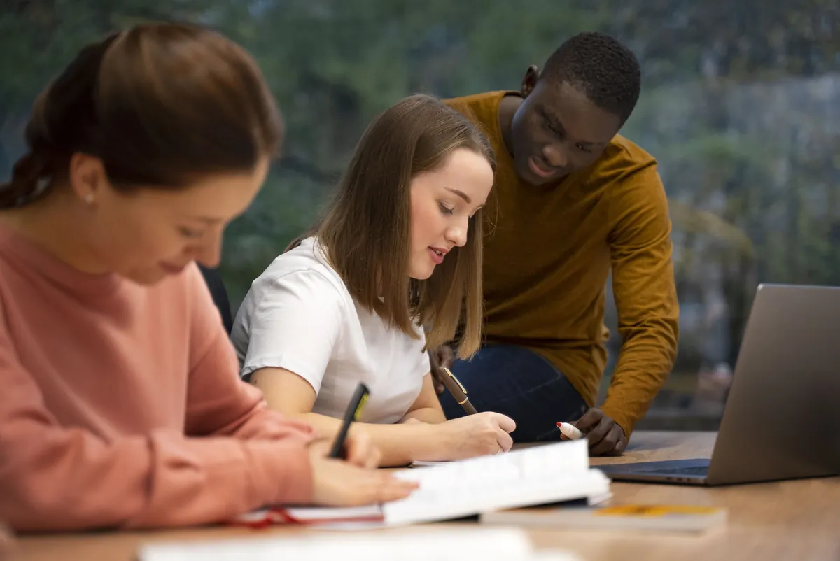 Una vista de la plataforma de eScolary mostrando la gestión de estudiantes.